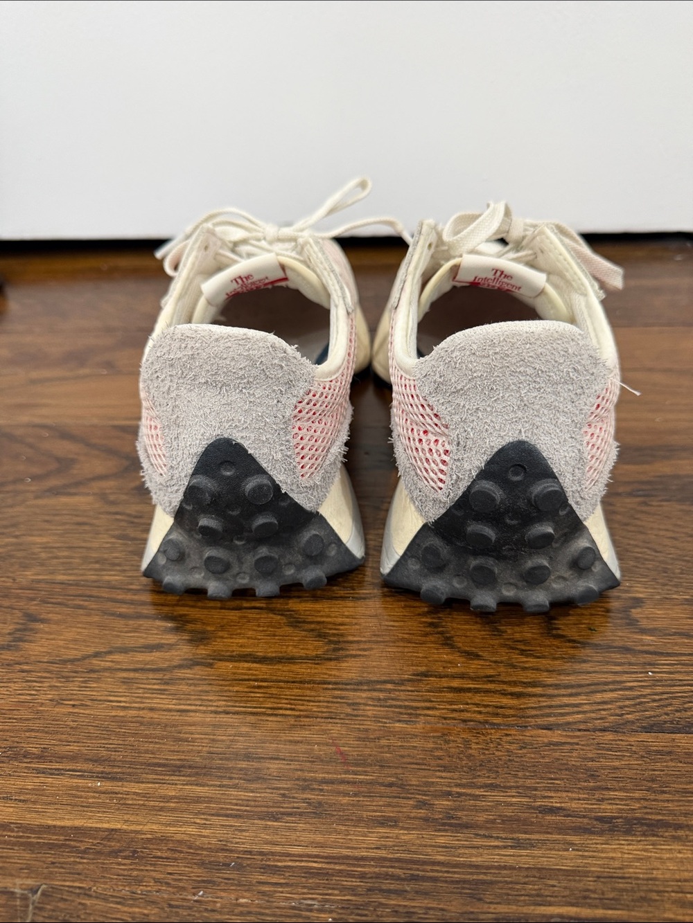 Men’s New Balance Cream & Red Mesh Sneakers - Picture 4 of 4